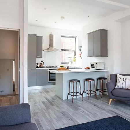 Modern Luxury Apartment, Sleeps 6, Best Location Белфаст Екстер'єр фото