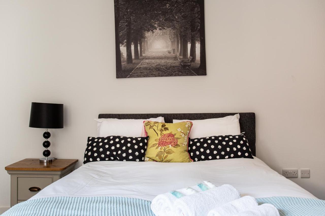 Modern Luxury Apartment, Sleeps 6, Best Location Белфаст Екстер'єр фото